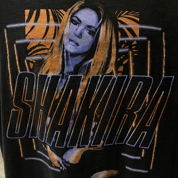 Shakira Graphic Tee - Picture 3 of 3